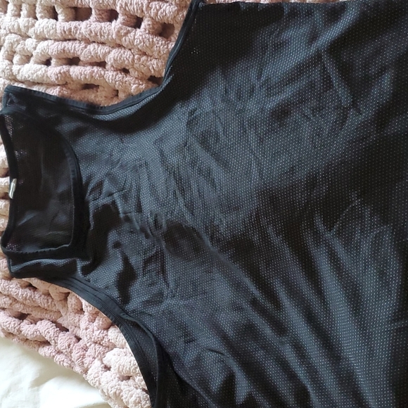 Lululemon mesh sleeveless top - Picture 3 of 6